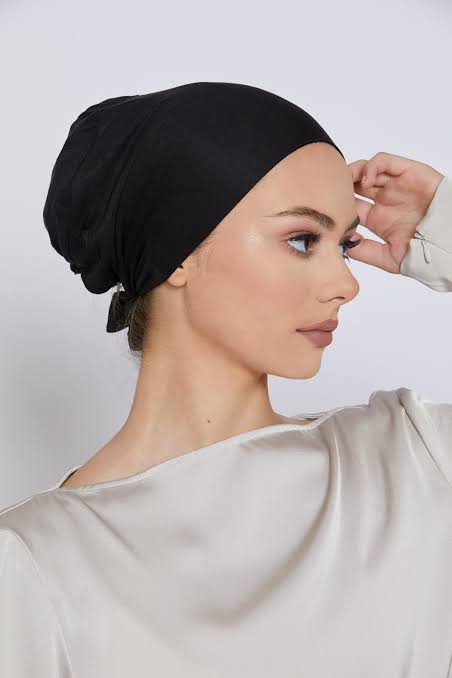 Tie back Black Cap